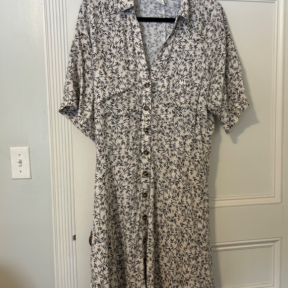 H&M Short Tie-Belt Button Down Shirt Dress -  Size Large - Picture 8 of 10